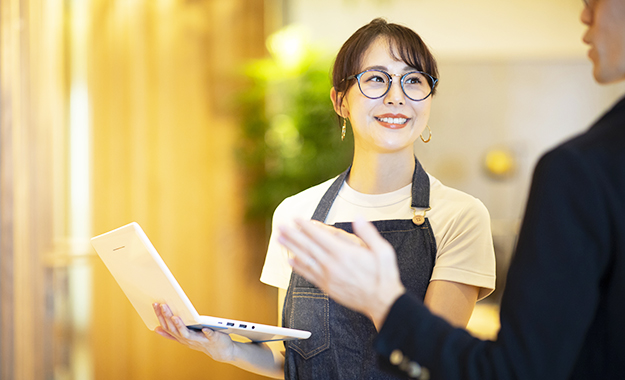 書店での商品サンプリング