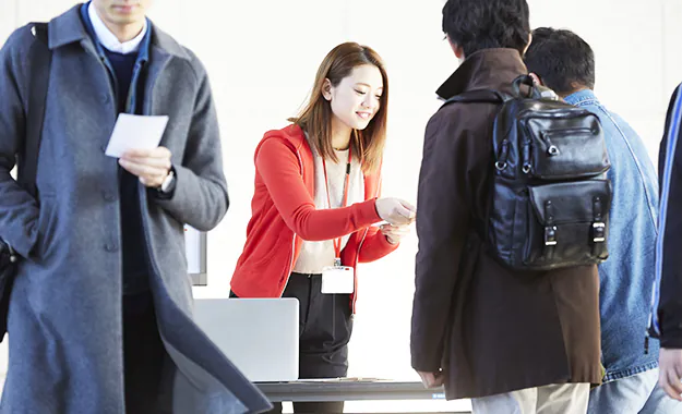 大学構内店舗でのサンプリング